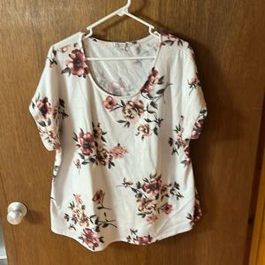 Women’s 1X Green Envelope Floral Tshirt